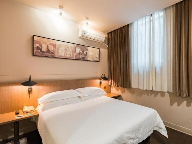 Jinjiang Inn Nanjing Road Pedestrian Streeteast Asia Hotel Shanghai Exterior photo
