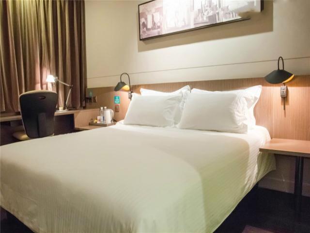 Jinjiang Inn Nanjing Road Pedestrian Streeteast Asia Hotel Shanghai Exterior photo