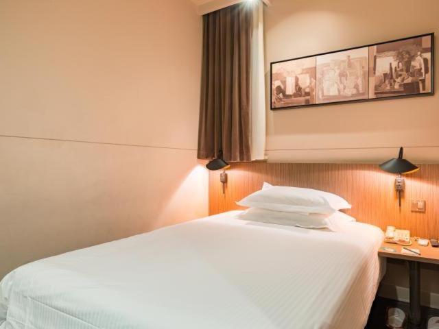 Jinjiang Inn Nanjing Road Pedestrian Streeteast Asia Hotel Shanghai Exterior photo